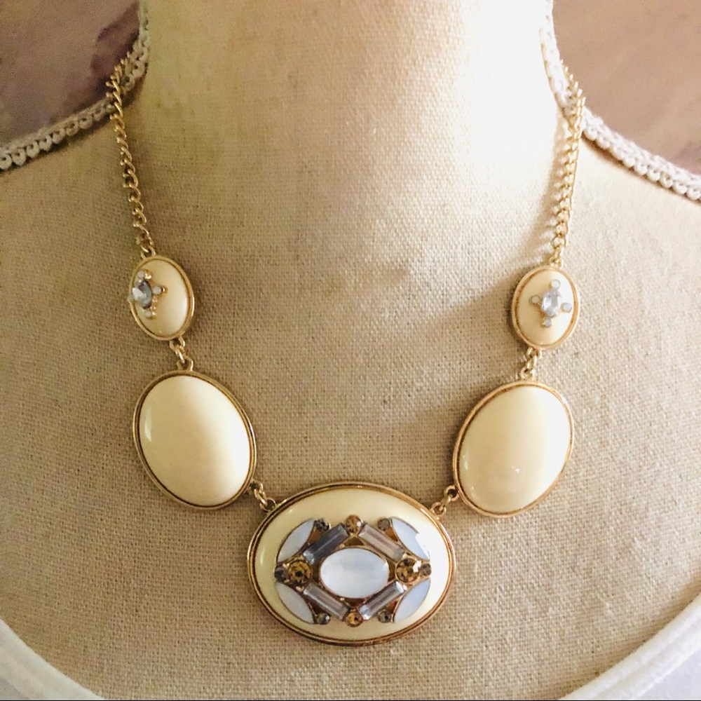 Classy elegant graduated cream faceted stone accent necklace